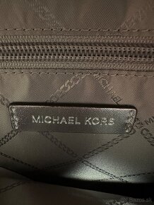 Strieborný ruksak Michael Kors - 6