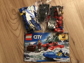 Lego CITY 60176 - Policajná naháňačka - motorový čln - 6