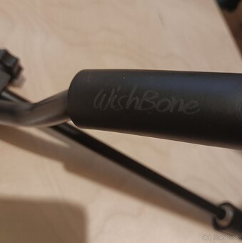 Držiak pre mikrofón na kombá - Wishbone The Amp Hook 25€ - 6