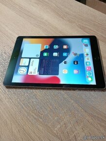 9,7" tablet iPad Air 2 / 64GB Space Gray mierna puklinka - 6