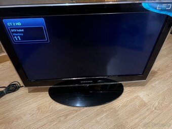 Krásny televízor s LED podsvietením panelov SAMSUNG UE26C40 - 6