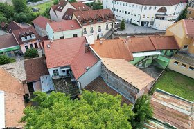 Exkluzívna budova s predajňou a veľkým 3 izbovým bytom v cen - 6