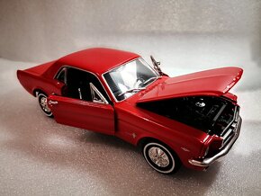 Predám kovový model Ford Mustang Coupe 1964, 1:24 - 6