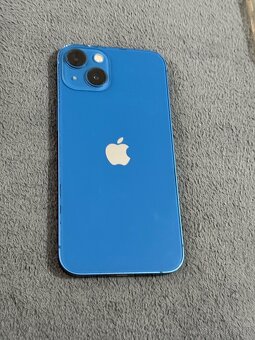 Predám Apple iPhone 13 Blue 128GB Malé známky používania - 6