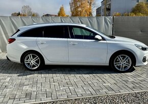 Hyundai i30 CW 1.4 T-GDi Family / 65000KM / 1. MAJITEĽ / - 6