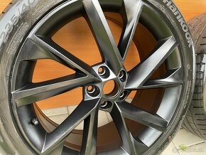 VEGA SCHWARZ MATT orig.skoda Superb3V  5x112  8j x19 ET 44 - 6