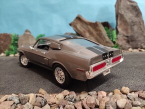 Prodám nový model 1:18 Shelby GT500 kr 1968 - 6