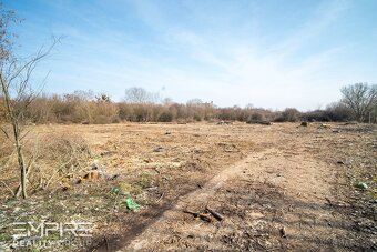 Na predaj veľkorysý pozemok pre rodinné domy s investičným p - 6