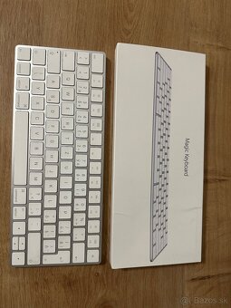 Apple Mac mini M2 + Magic Keyboard + Magic Trackpad - 6