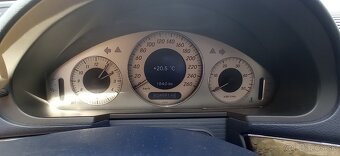Mercedes-Benz E320 CDI ročník 2002 - 6
