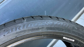 255/35 R19 - 6