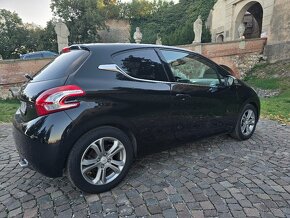 Peugeot 208 - 6