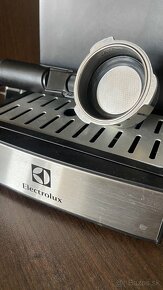 Kávovar Electrolux EEA111 - Pákové espresso - 6