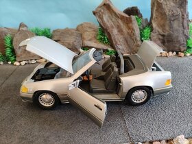 prodám model 1:18 mercedes benz Sl500 1989 - 6