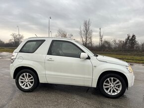 Suzuki Grand Vitara 1.6 benzin 4x4 black and white - 6