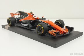 1:18 Minichamps McLaren F1 MCL32 Vandoorne 2017 - 6