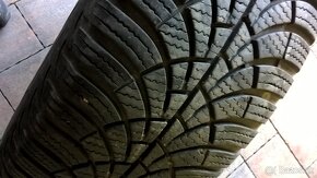 3 ks ZIMNÉ 195/60 R15 88T GOODYEAR cca 6-7 mm  LEN 25,-€/kus - 6