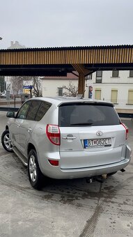 Predám toyotu rav 4 2011 - 6