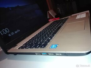 Asus VivoBook. i3. 8 GB DDR4. SSHD 500 GB. 15,6 HD. - 6