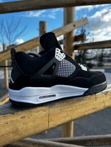 Nike SB Air Jordan Retro 4 - 6