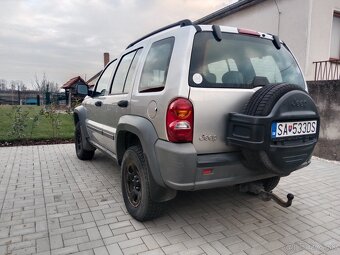 Jeep Cherokee KJ 2006 180 000km - 6