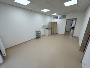 PRÍZEMIE – Obchodný priestor (ambulancia, kancelárie) 87 m2 - 6