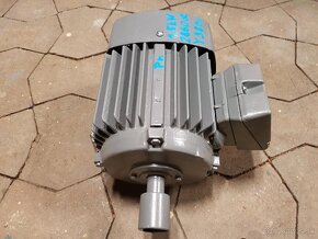 Predám pätkový el.motor 1,5kW 2860ot 380V - 6