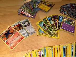 Predam 340 Pokemon kariet rozne leskle vid foto - 6