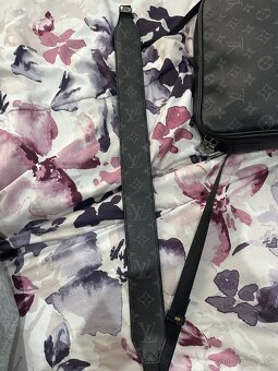 Louis Vuitton Monogram LV Messengwr Bag - 6