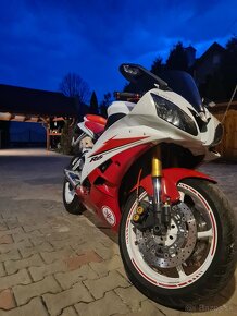 Yamaha R6 - 6