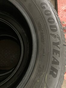 Zimné pneu 215/65R16 viem aj prezuť - 6