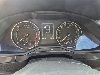 Skoda Superb 2,0 tdi 110kw DSG - 6