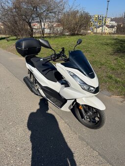 Honda PCX125 2024 DPH 700km kufr vyhrivane rukojeti - 6