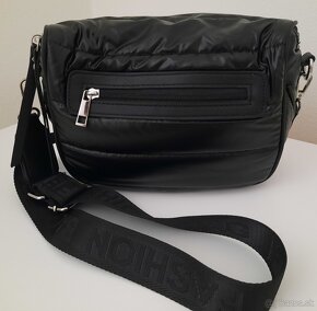 Moderná dámska crossbody kabelka - 6