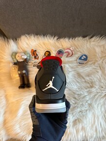 Jordan 4 - 6