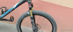 Predám horský celoodpružený bicykel Giant NRS Carbon - 6