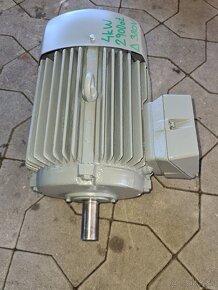 Predám pätkový el.motor 4kW 2900ot - 6