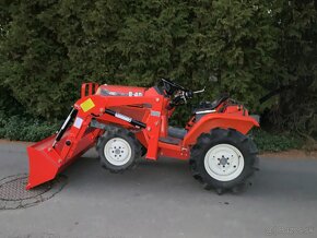 Japonský malotraktor Kubota B-40 s nakladačom - 6