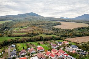 Rezervované Na predaj výnimočný pozemok v obci Brezina - 6