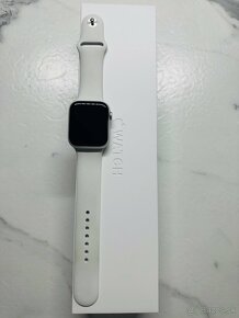 Predám Apple Watch Series 5 44mm Silver, White Sport Band - 6