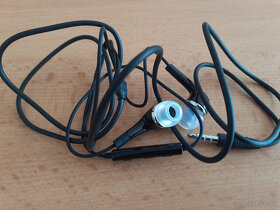 Predaj slúchatiek a USB kábla - 6