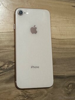 Predám Apple iPhone 8 64GB Gold Známky používania. - 6