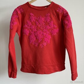 H&M Červenoružová mikina pulóver s nášivkou crewneck XS 34 - 6