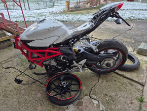 Prodám MV agusta F3 675 , r. v. 2012 - 6