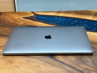 MacBook Pro 2019 15,4” 16/512gb Touch Bar I9 - 6