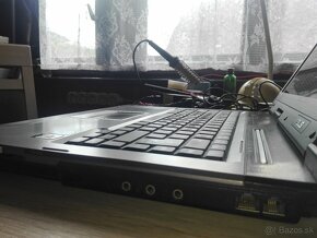 Asus Intel. 15,4". ATI Radeon. LPT port/konektor. - 6