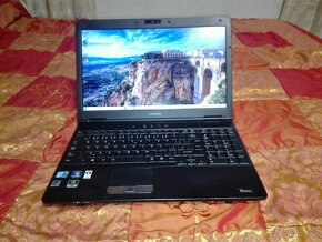 Toshiba. i5 4 x 3,2 GHz. 15,6“ HD+. 500 GB. WEB. COM port. - 6