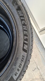 Predám celoročné pneu MICHELIN  235/50 a 255/45 a R19 104 H - 6