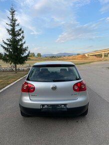 Volkswagen Golf 5 Comfort = 1.6 FSI, 85kW, Benzin = - 6