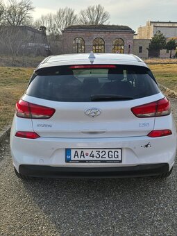 Hyundai i30 1,4 benzín FAMILY - 6